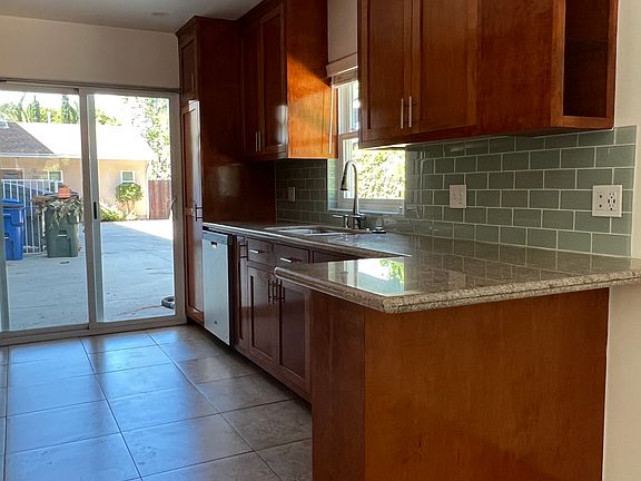 5th image of 2803 Tola Ave