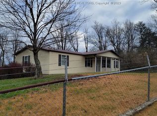 1038 Watts Chapel Rd, Charleston, WV 25248