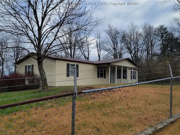1038 Watts Chapel Rd, Charleston, WV 25248
