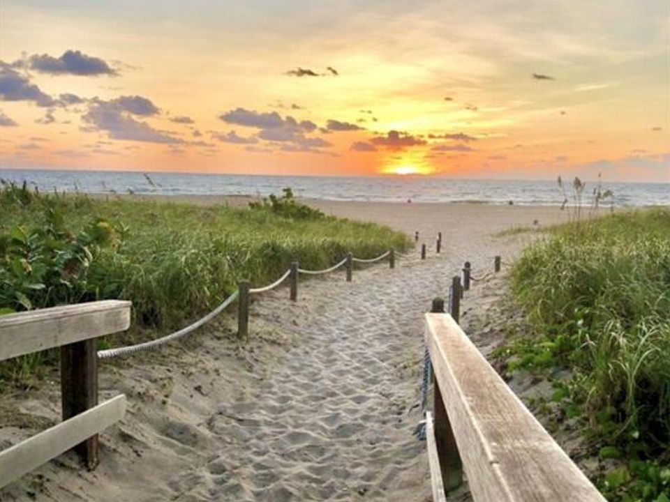 Beach entry at end of street