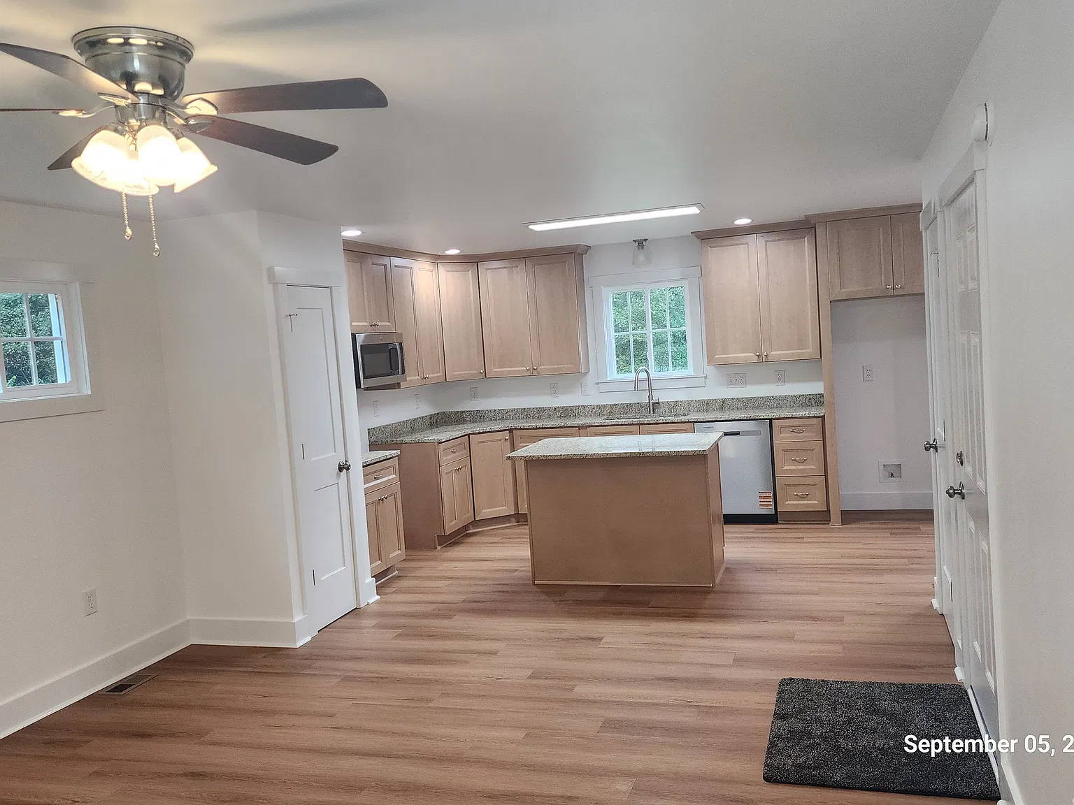 3 bed, 2.5 bath, 1519 sqft, $2,195 — Photo 2