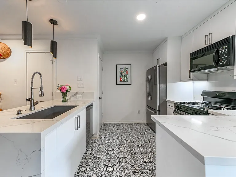1004 Ruthven St — Photo 7