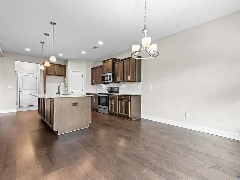 104 Erskin Parcus Dr — Photo 21