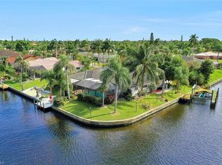401 Avalon Dr, Cape Coral, FL 33904