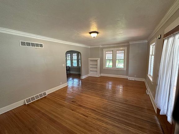 5th image of 212 S Seward St