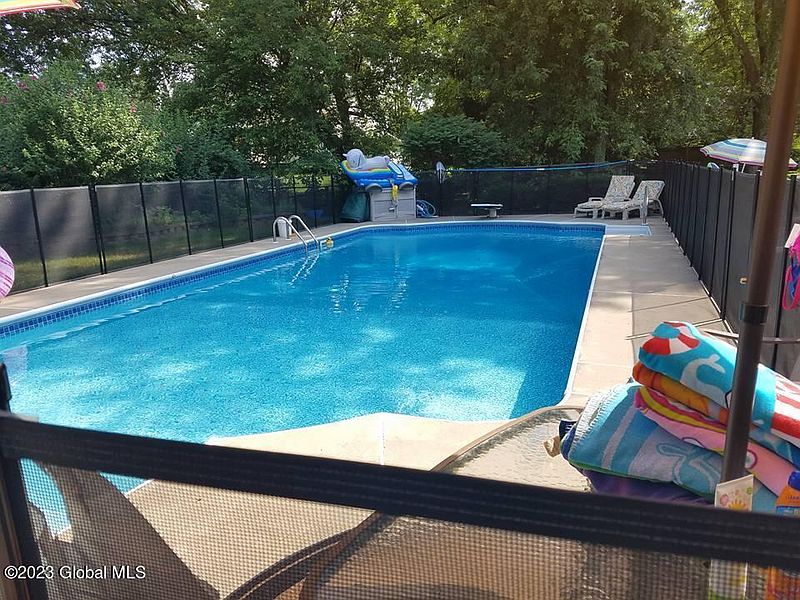 4th image of 2 Brookside Drive