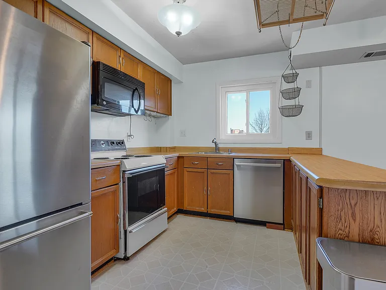 3342 S 28th St #403 — Photo 10
