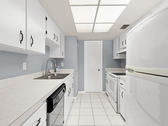 Clean with small pantry
