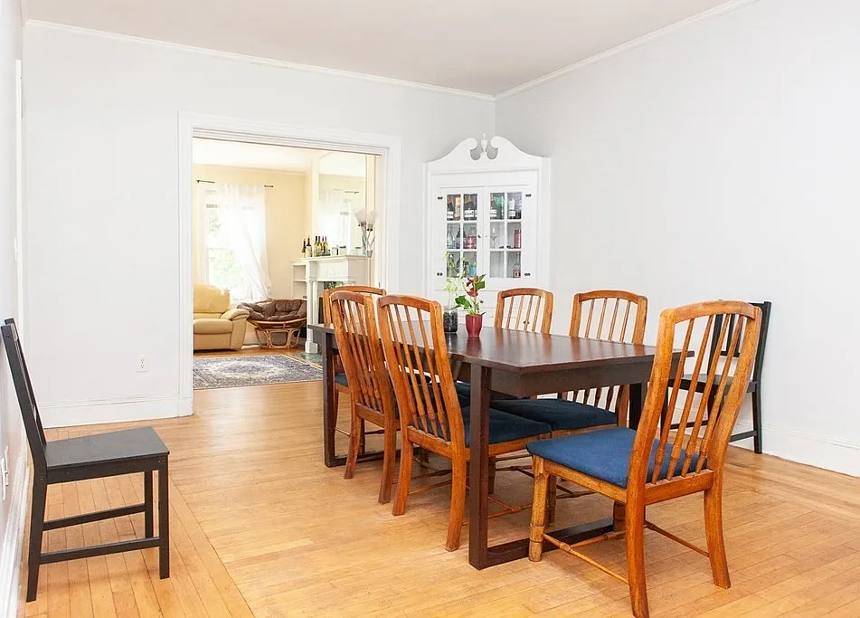6 bed, 2193 sqft, $6,895 — Photo 3
