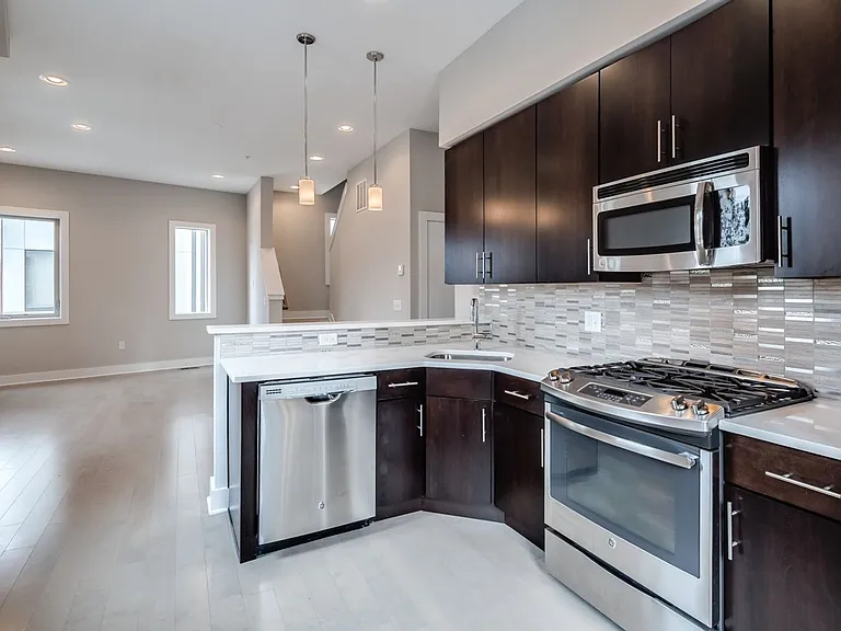 826 N 3rd St #6 — Photo 5