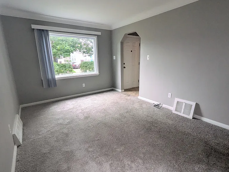 23819 Tawas Ave — Photo 3