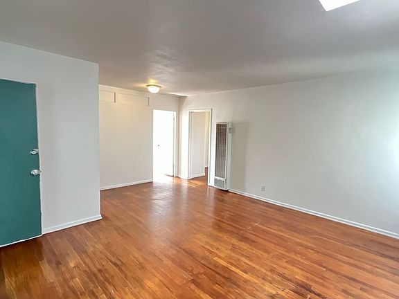 2nd image of 1935 Cloverfield Blvd APT 12
