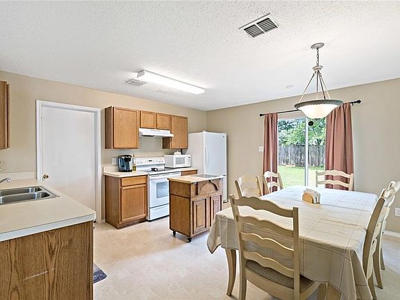 5th image of 1621 Thornhill Ln