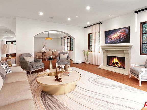 3rd image of 117 N Bowling Green Way