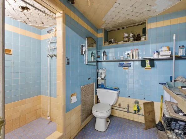 6020 Broadway image 21 of 34