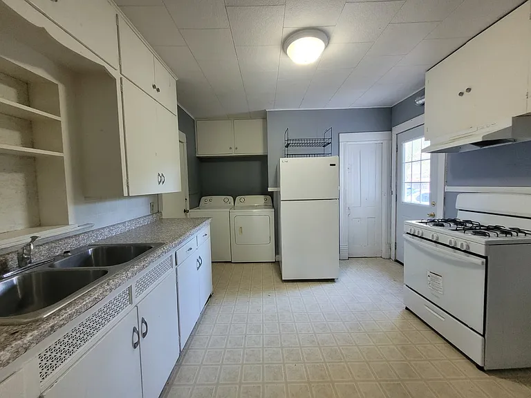 1124 W Koenig St — Photo 6