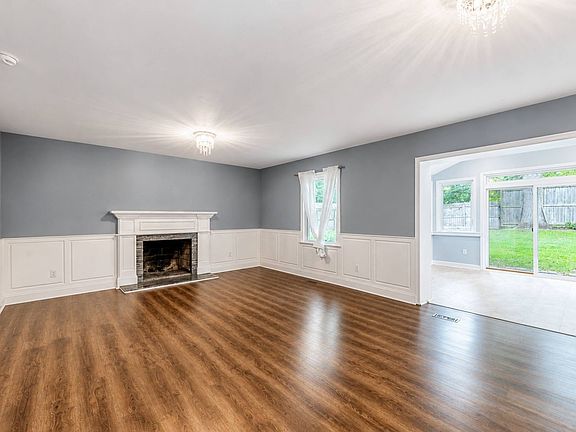 3rd image of 111 Deer Spring Rd