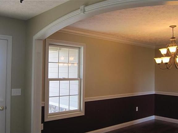3rd image of 202 Bruce Ct