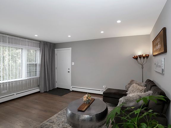 4th image of 18 King Arthur Ct APT 20