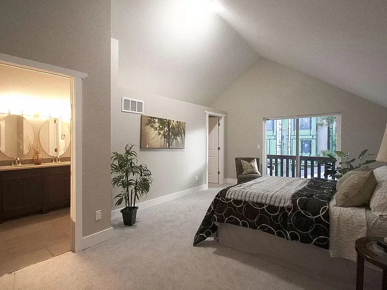 2429 N Clarkson St — Photo 11