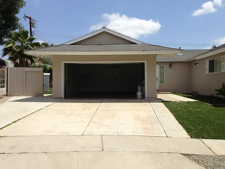 2478 Cambridge Ave — Photo 3