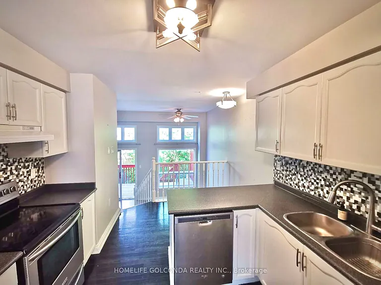 380 Riddell Ct — Photo 5