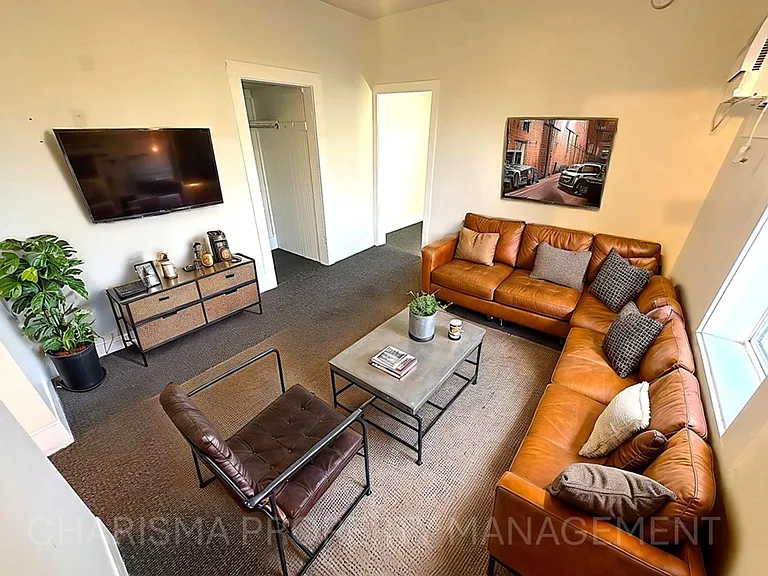 322 E 15th St #3 — Photo 9