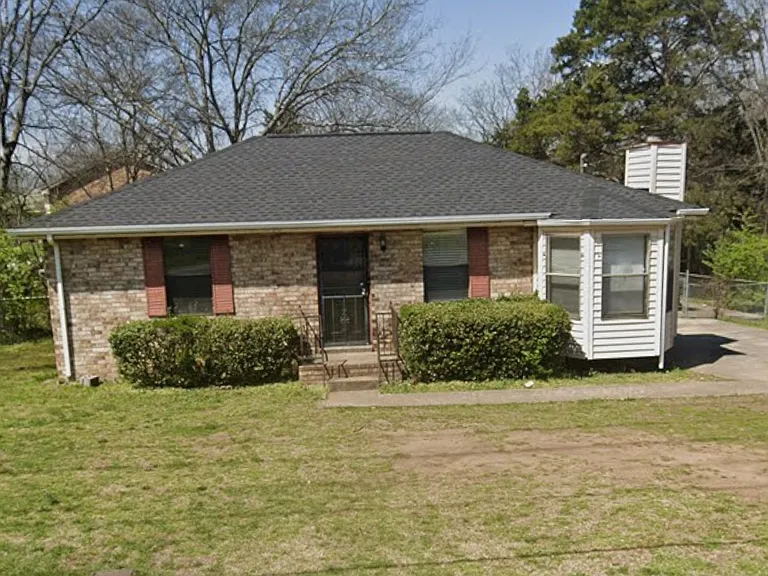 2853 Buena Vista Pike — Photo 1