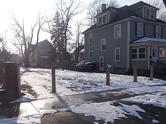 2nd image of 35 Lenox St