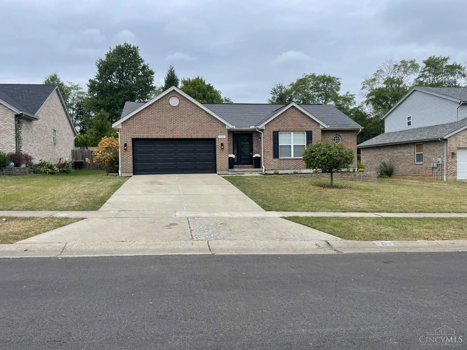 7235 Locust View Ln photo 1