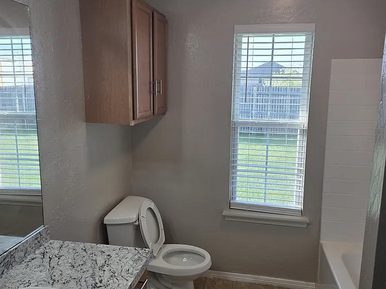 8029 NW 74th St — Photo 15