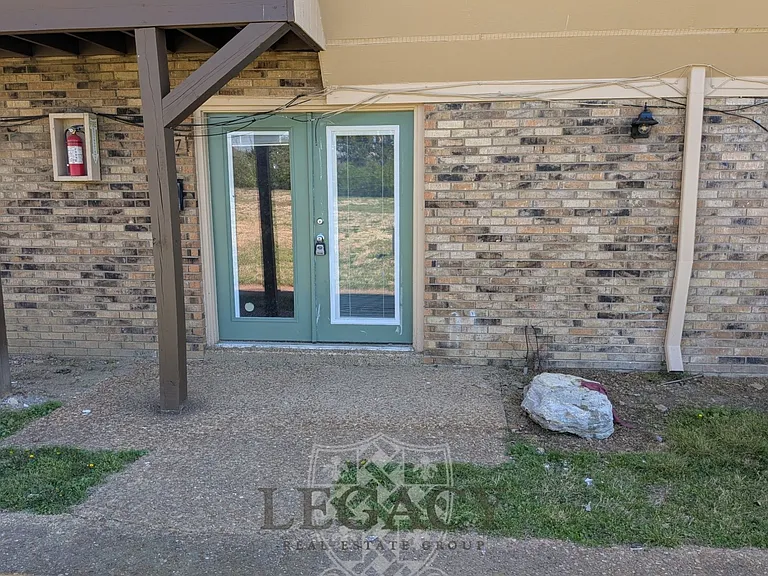 1077 Harold Dr #1 — Photo 8