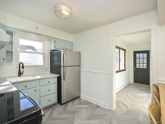 5th image of 47 Edgewood Road