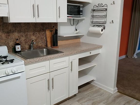 2nd image of 6361 Yellowstone Blvd APT 1C