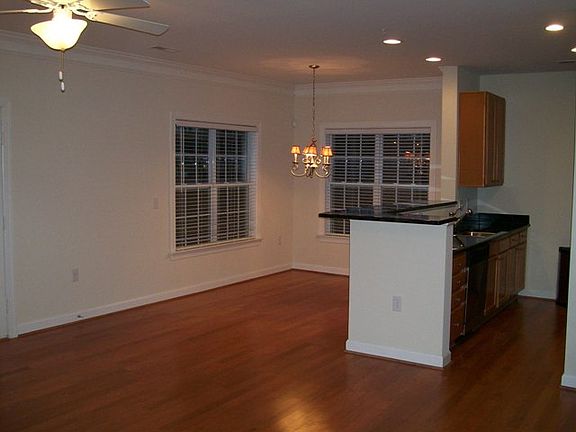 4th image of 106-202 Sunset Cir