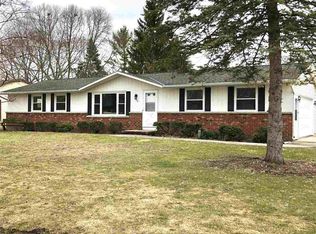 2470 Mary Jo Dr, Green Bay, WI 54311