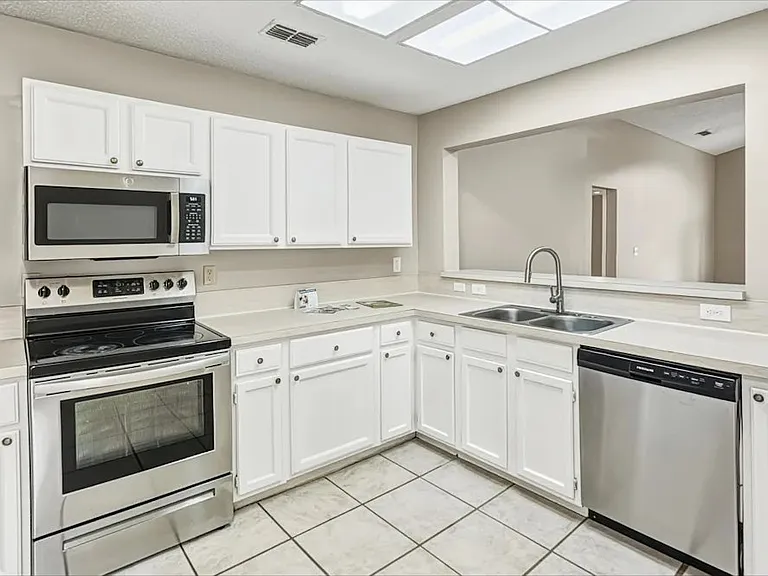 722 Putters Green Way S — Photo 2