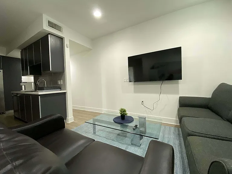 1435 N Poinsettia Pl — Photo 15