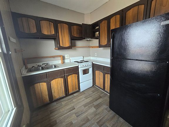 3rd image of 115 N 7th St #6