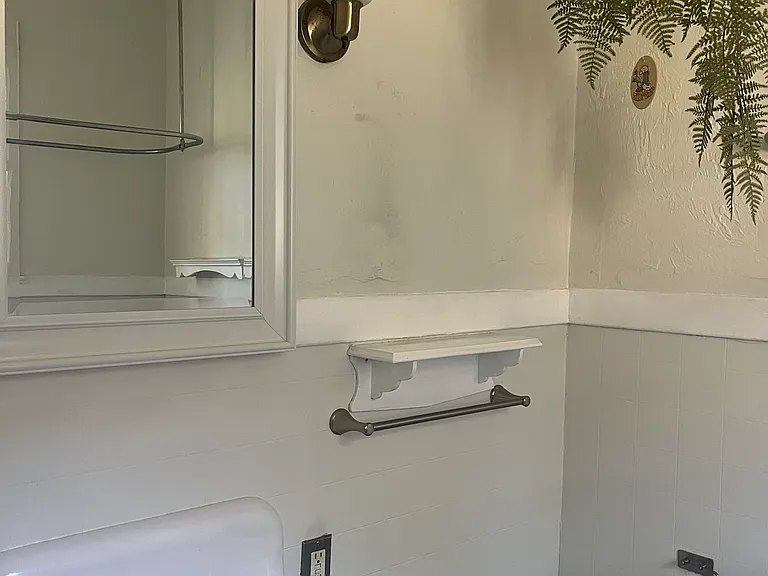 2905 E Jackson St — Photo 14