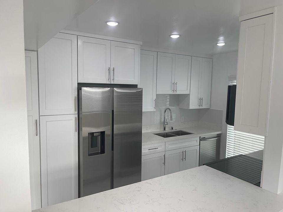 dining area to kitchen