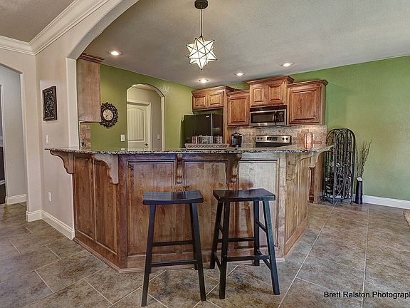 4th image of 27 Aveton Ln
