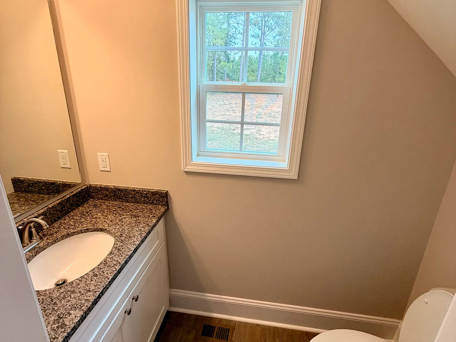 3 bed, 2.5 bath, 1800 sqft, $1,800 — Photo 4