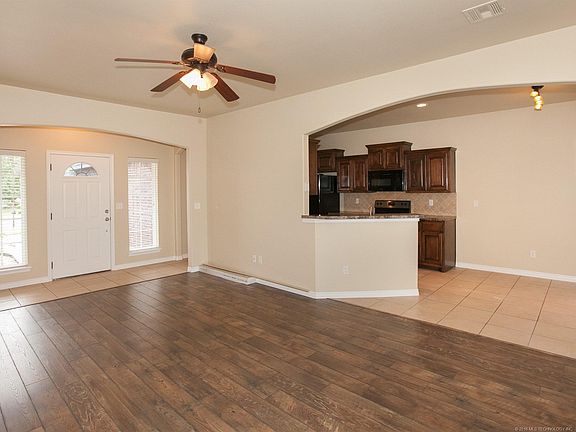 3rd image of 26420 Foxen Dr