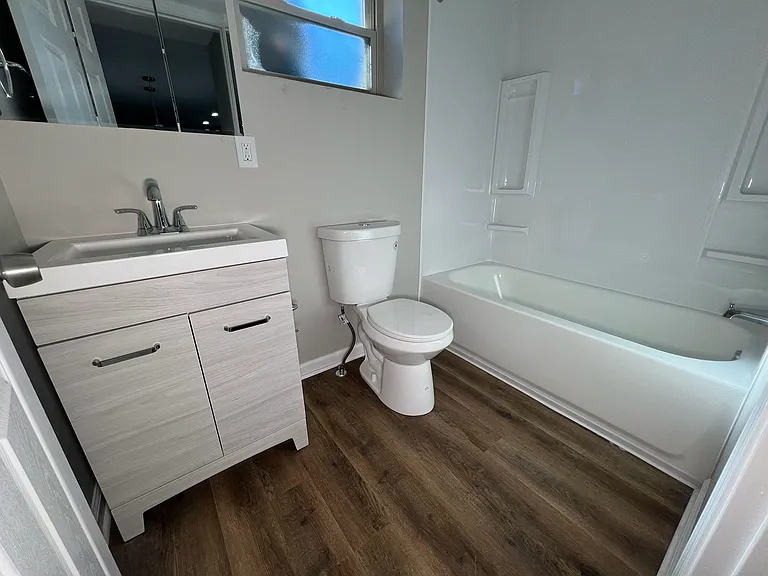 5621 Hobart St — Photo 6