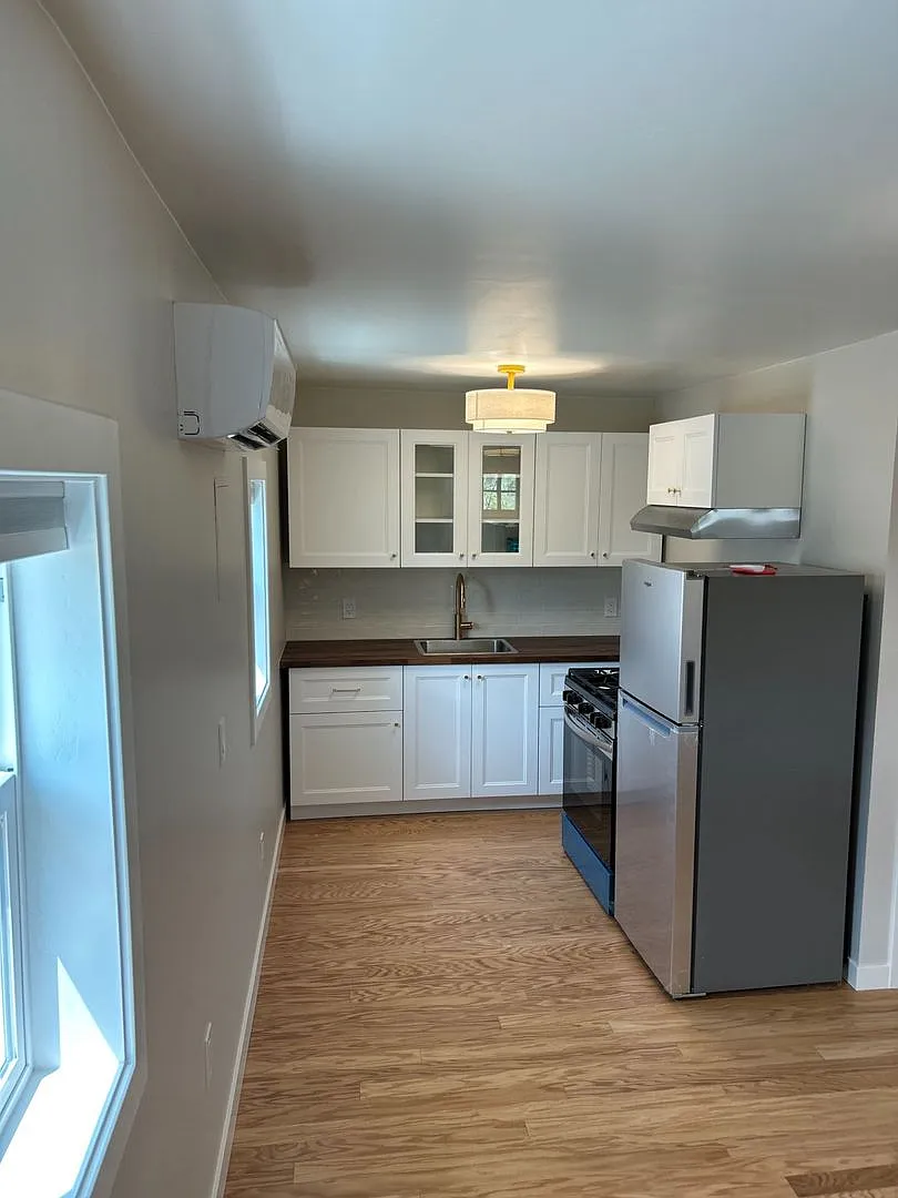 1338 W Monroe St — Photo 3