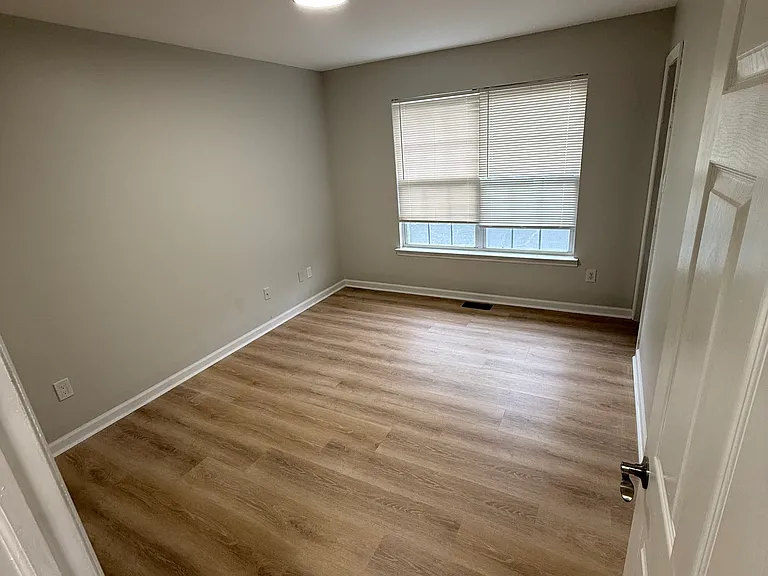 125 Earl Ave #C — Photo 9
