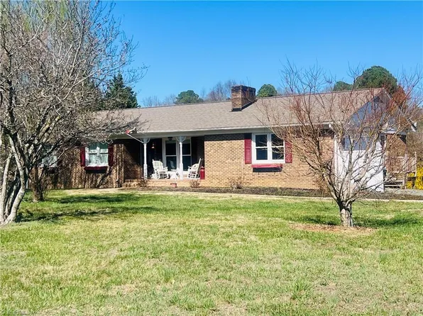 417 Fulton Ave, Mount Airy, NC 27030