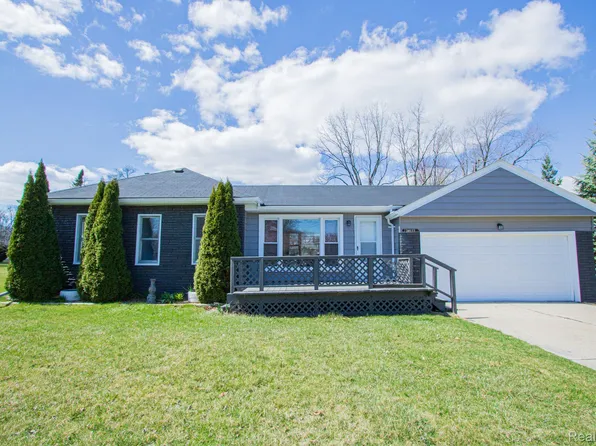 38111 Union Lake Rd, Clinton Township, MI 48036