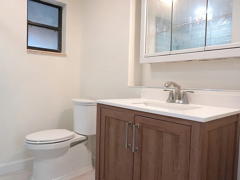 Simple and efficient. The master bathroom is maximized for storage, light and your lifestyle.